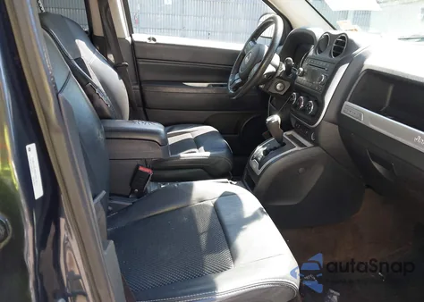 2014 Jeep Compass Latitude z USA, uszkodzony, nr VIN 1C4NJDEB0ED621677